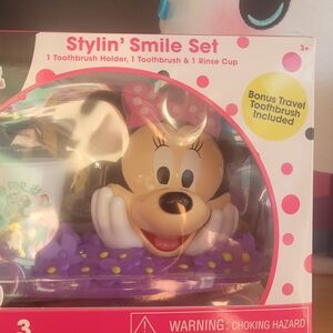Disney Minnie Mouse Pink and Purple Stylin' Smile Set